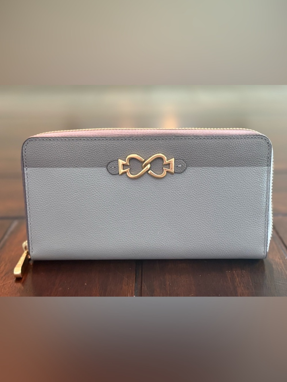 Kate Spade New York Zip-Around Wristlet Leather Wallet in Light Gray/Gold